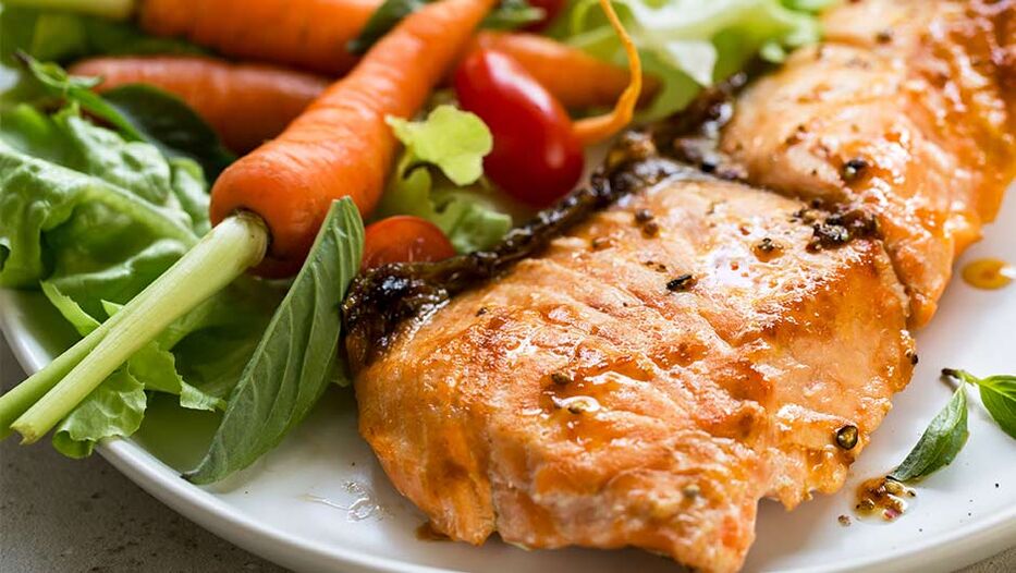 Ak chcete schudnúť, musíte do svojho jedálnička zaradiť ryby a čerstvú zeleninu. 